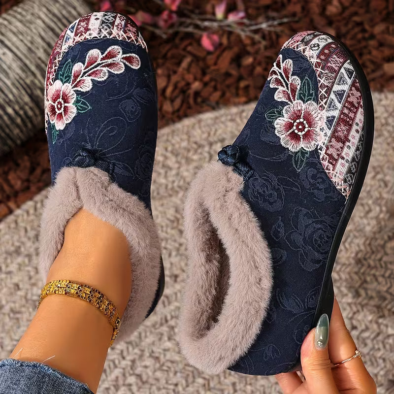 Estila - Chaussons Avec Broderie Florale et Bordure en Peluche