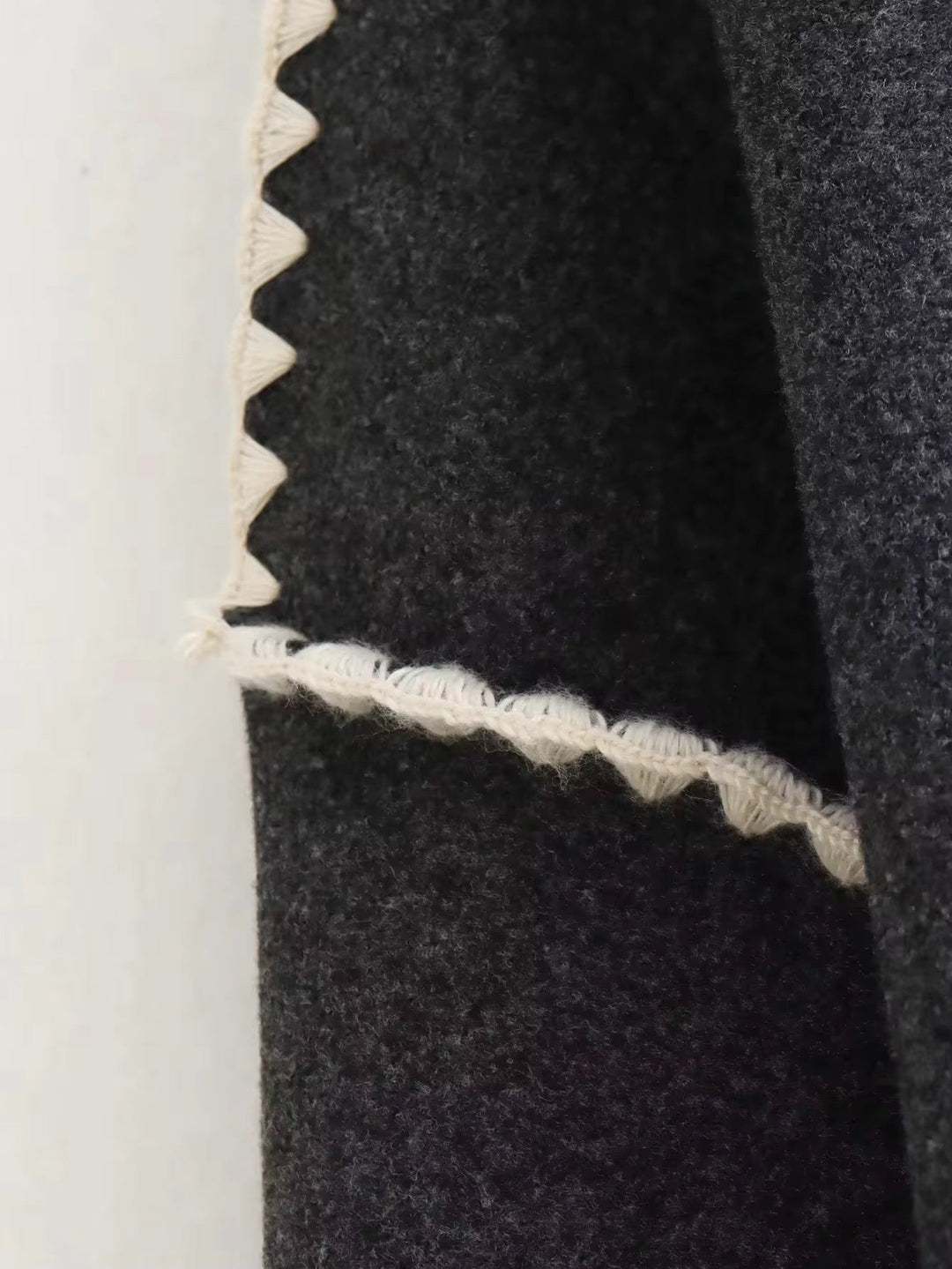 Synia - Manteau À Franges Brodé Avec Écharpe Assortie