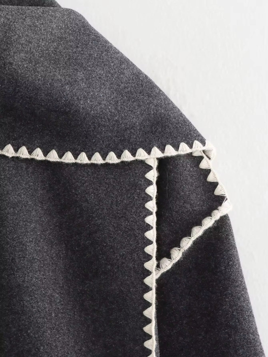 Synia - Manteau À Franges Brodé Avec Écharpe Assortie