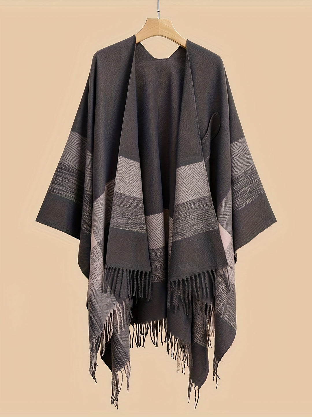 Kyrine - Poncho Châle À Franges Et Motifs Géométriques