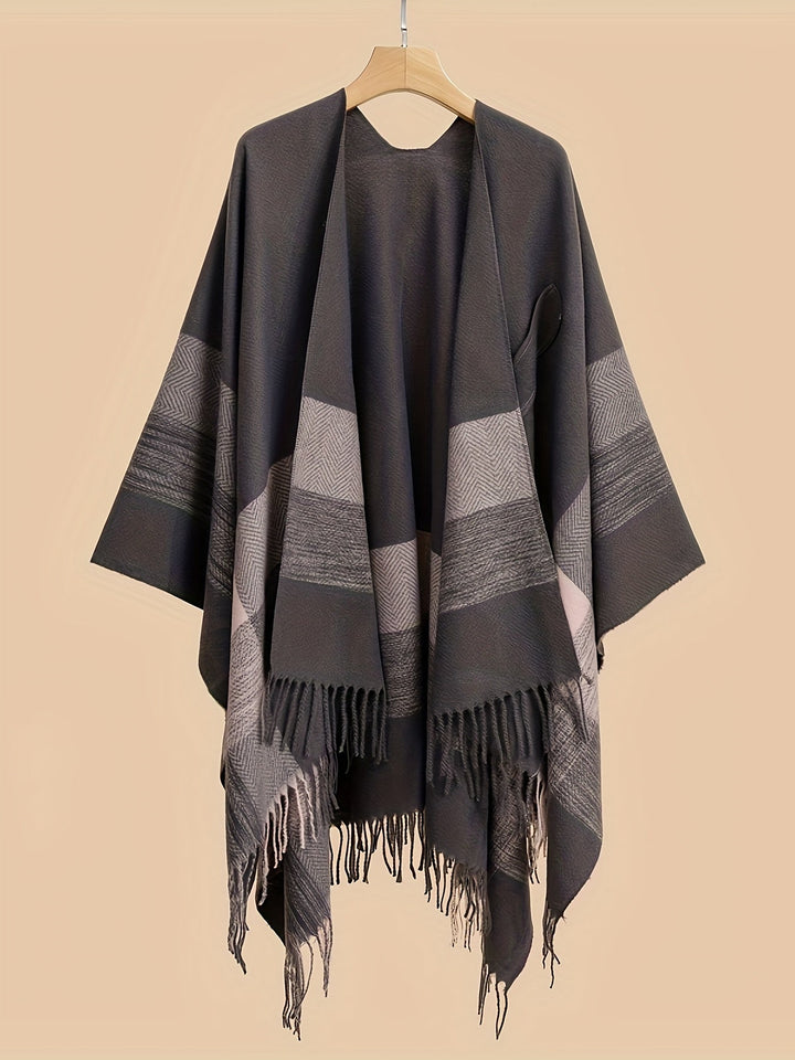 Kyrine - Poncho Châle À Franges Et Motifs Géométriques
