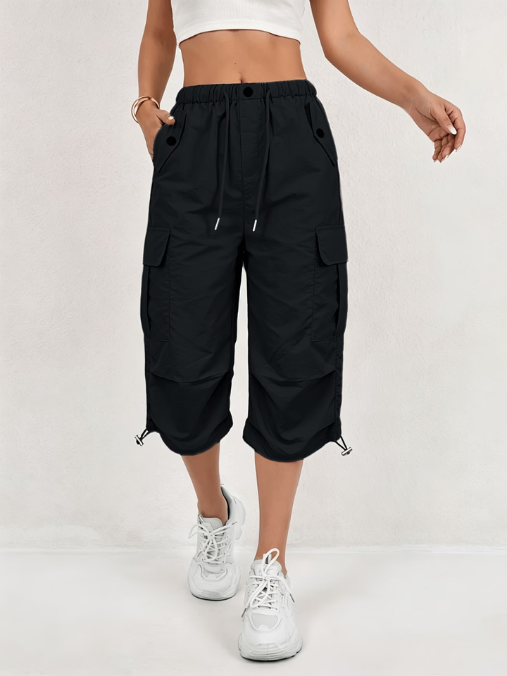 Nanna - Comfortable Three-Quarter Cargo Pants