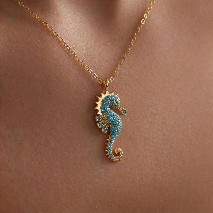 Inez - Collier Avec Pendentif en Forme D'hippocampe
