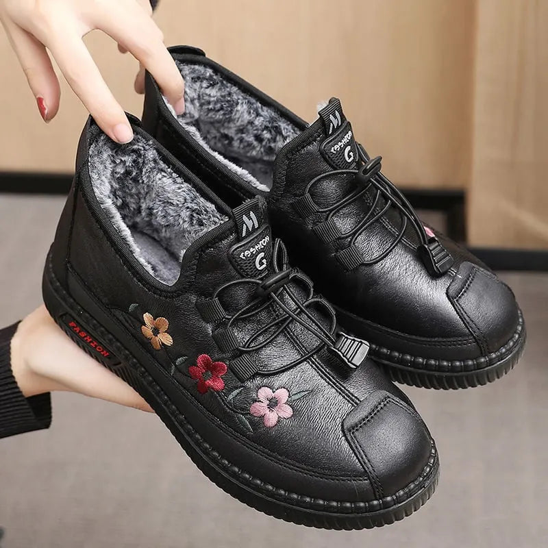 Jaruwan - Bottines à Bordure en Fourrure et Broderies Florales