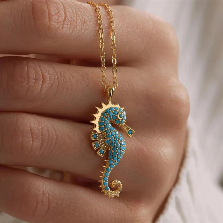 Inez - Collier Avec Pendentif en Forme D'hippocampe