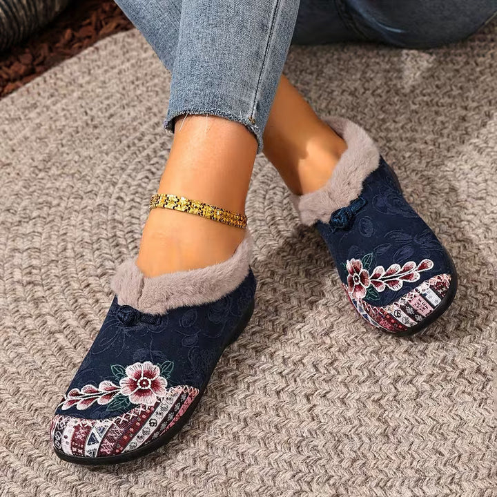 Estila - Chaussons Avec Broderie Florale et Bordure en Peluche