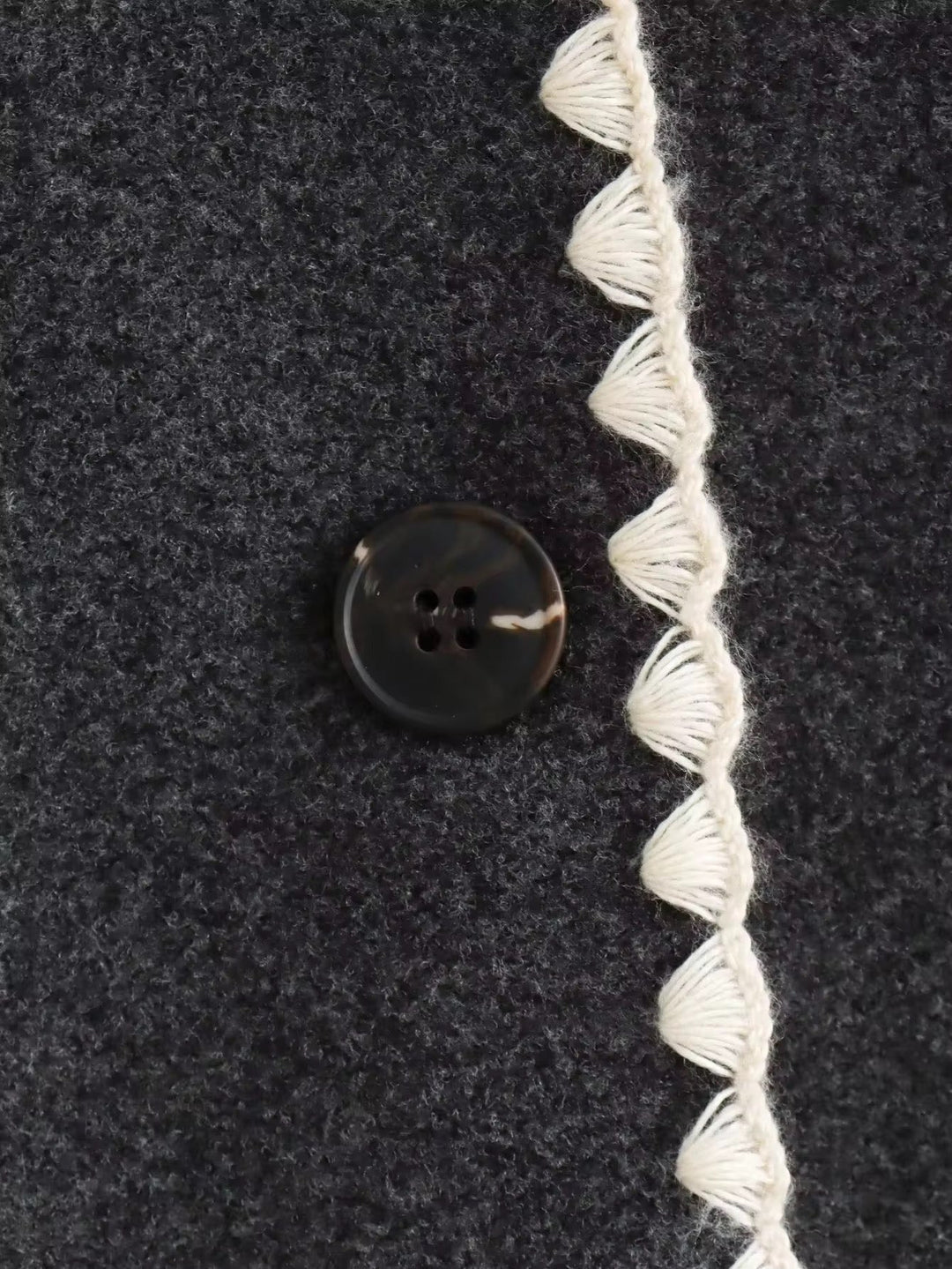 Synia - Manteau À Franges Brodé Avec Écharpe Assortie
