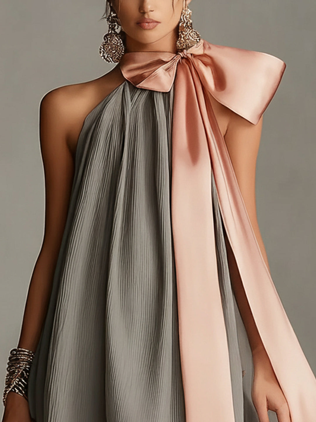 Robin - Mini-robe en Satin Avec UN Nœud Rose Et De La Dentelle