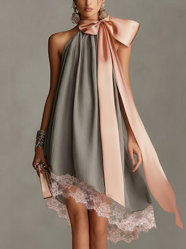Robin - Mini-robe en Satin Avec UN Nœud Rose Et De La Dentelle
