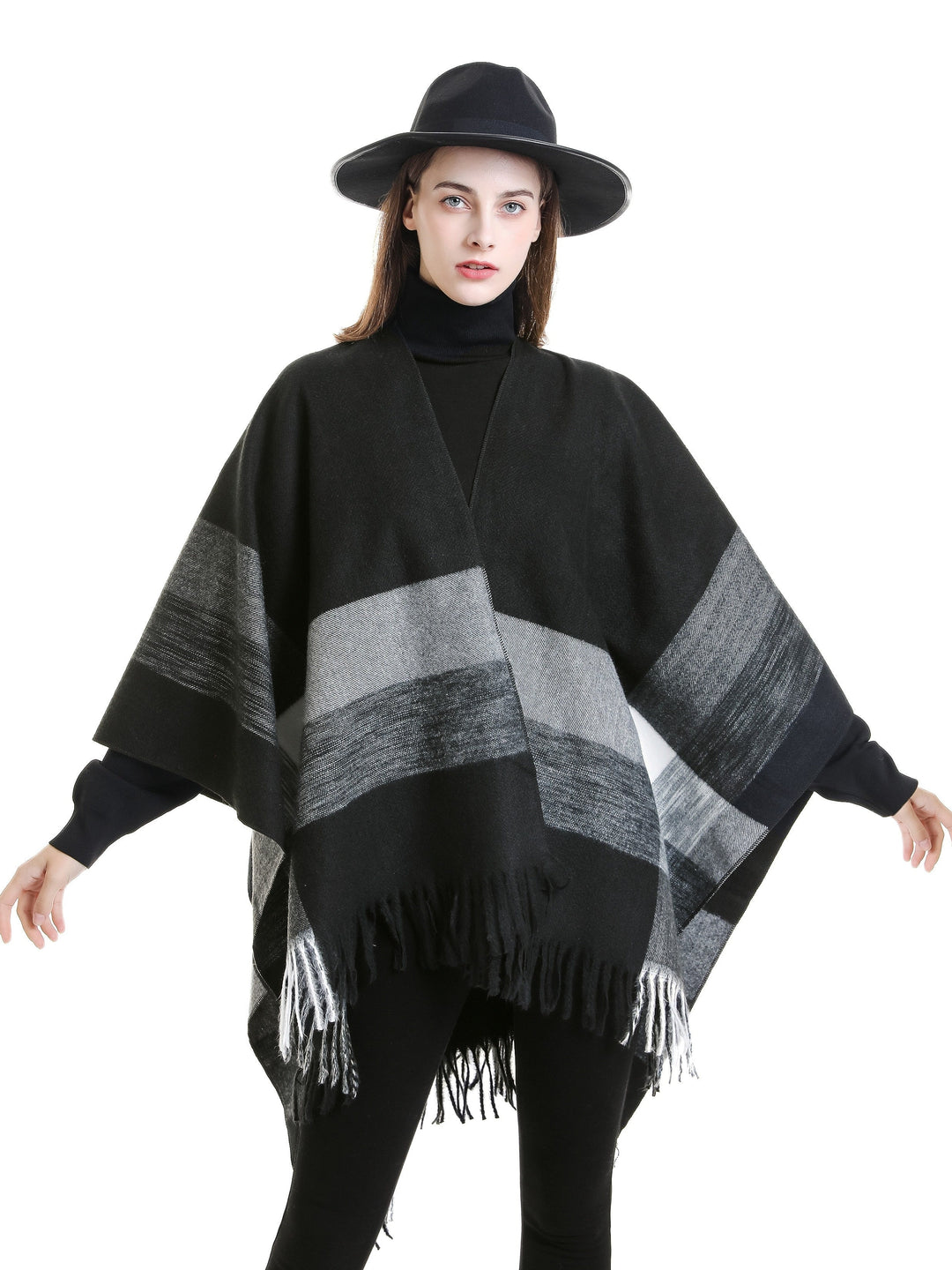 Kyrine - Poncho Châle À Franges Et Motifs Géométriques