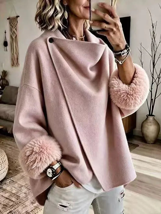 Mikila - Veste Asymétrique en Laine Mélangée Avec Revers en Fausse Fourrure