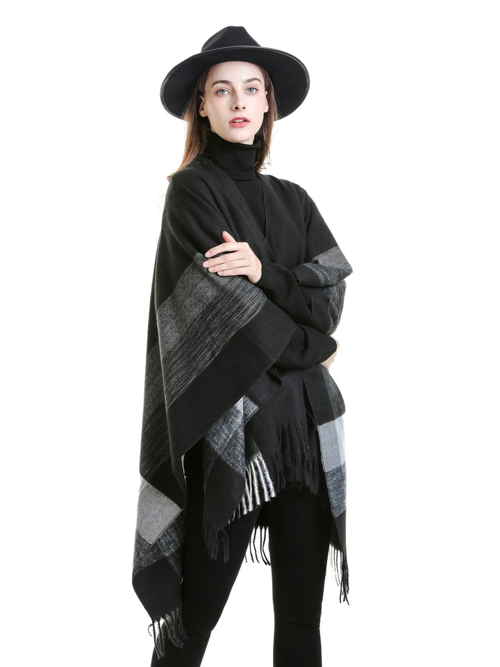 Kyrine - Poncho Châle À Franges Et Motifs Géométriques