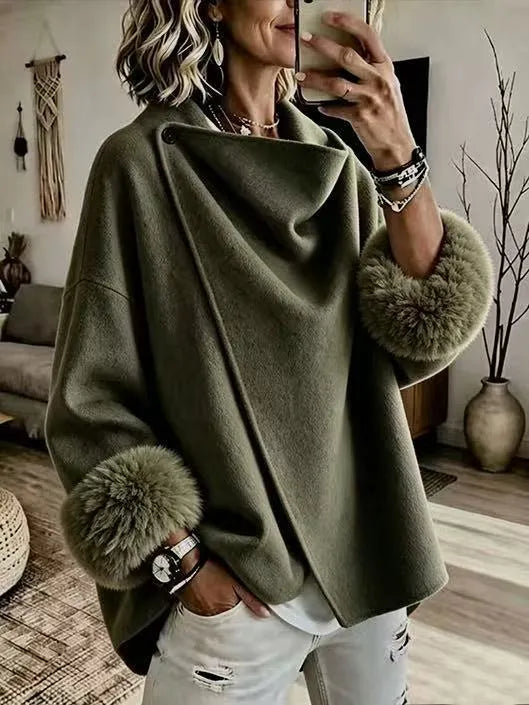 Mikila - Veste Asymétrique en Laine Mélangée Avec Revers en Fausse Fourrure