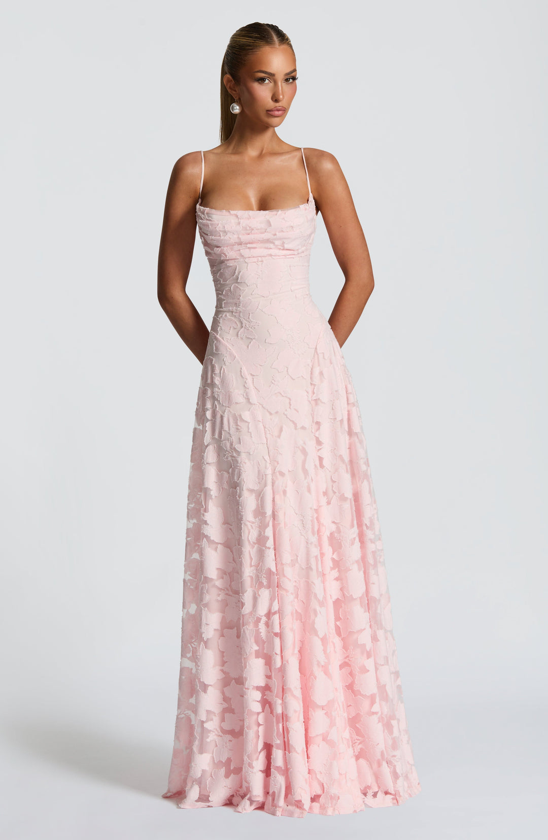 Alona - Robe Longue en Dentelle Florale À Bretelles Fines