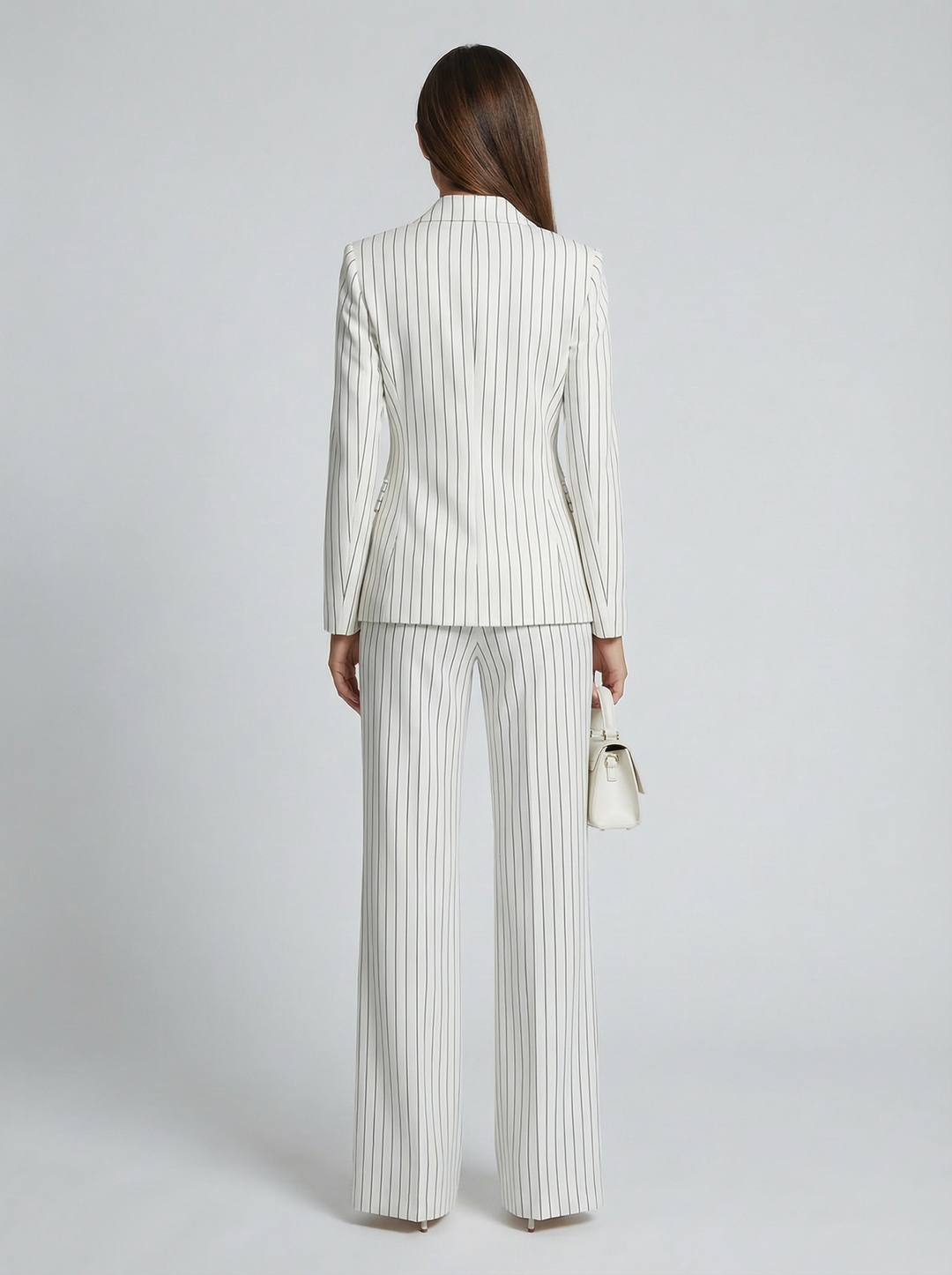 Shaye - Costume Diplomatique Élégant